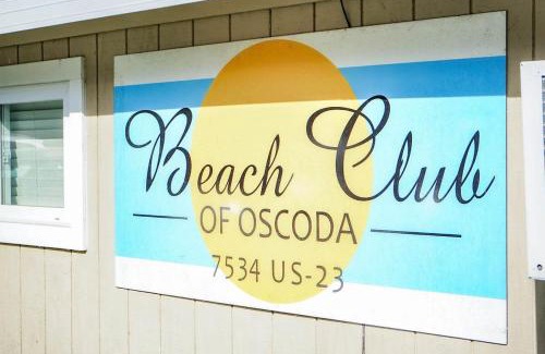 Oscoda House | Beach Club of Oscoda Garden Cottage on the Lake