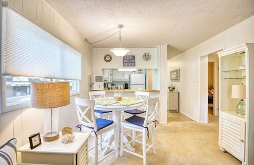 Myrtle Beach Condo | Beach Condo. Across from Ocean Annie's. 1st floor beach condo with large pool.