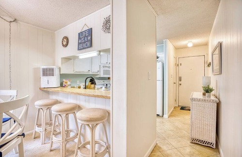 Myrtle Beach Condo | Beach Condo. Across from Ocean Annie's. 1st floor beach condo with large pool.