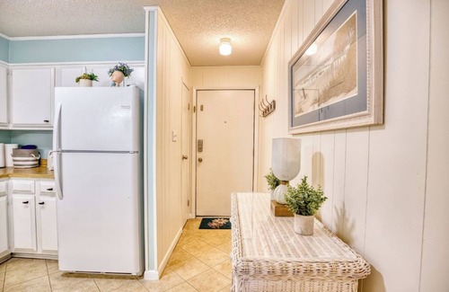 Myrtle Beach Condo | Beach Condo. Across from Ocean Annie's. 1st floor beach condo with large pool.