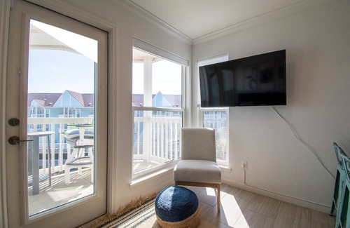 Galveston Condo | Beach Condo Freshly Renovated- Gorgeous views- cross the dune to beach (2307)