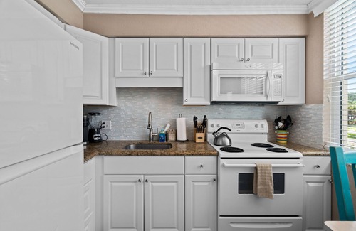 Clearwater Beach Condo | Beach Condo W/Heated Pool - Steps to Sand - Clearwater Beach Suites 205