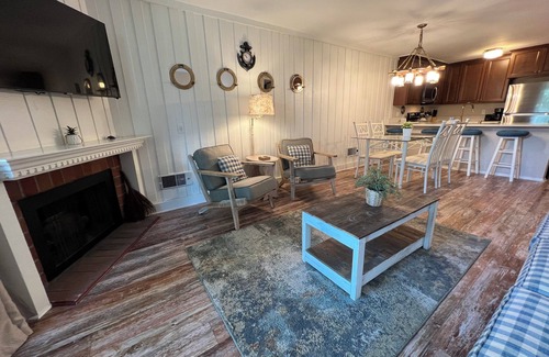 Townsite Condo | Beach Condo with Remodeled Kitchen at North Coast Village. 762 Sq Ft