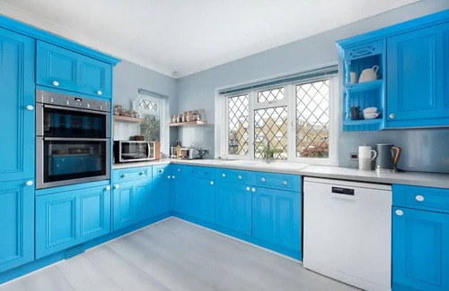 Cooden House | Beach Corner - awesome views!nn