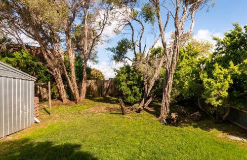 Tootgarook House | Beach cottage, 4 mins to sea with spacious garden