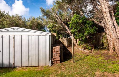 Tootgarook House | Beach cottage, 4 mins to sea with spacious garden