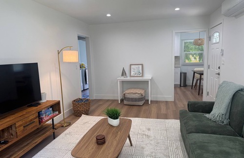 Port Hueneme House | Beach cottage-5 blocks from the sand.