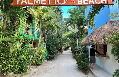 Caye Caulker Apartment | Beach Cottage AC/pool/dock beach- free paddle boards-sleeps 4