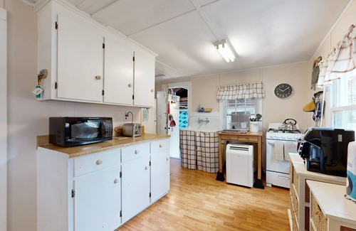 Falmouth Heights House | Beach Cottage - Internet, Smart TV & Outdoor Dining, Walk to Beach & Restaurants