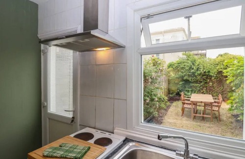 Eastbourne Cottage | Beach Cottage Pet Friendly