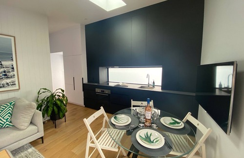 Terrigal Cottage | Beach Cottage with Deck & Spa in Terrigal. 10min walk to beach