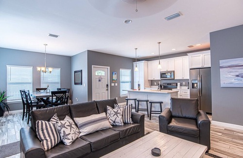 Laguna Beach House | Beach Daze on PCBLaguna Bch 1block to sand DogOK 6ppl