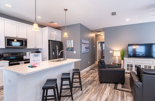 Laguna Beach House | Beach Daze on PCBLaguna Bch 1block to sand DogOK 6ppl