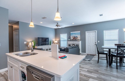 Laguna Beach House | Beach Daze on PCBLaguna Bch 1block to sand DogOK 6ppl