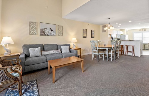 Bermuda Bay House | Beach Daze: Shared Pool with Lazy River | Dogs OK