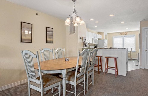 Bermuda Bay House | Beach Daze: Shared Pool with Lazy River | Dogs OK