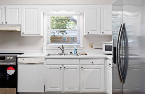 Wilmington Villa | Beach & Downtown Family Fun Wilmington Stay Villa