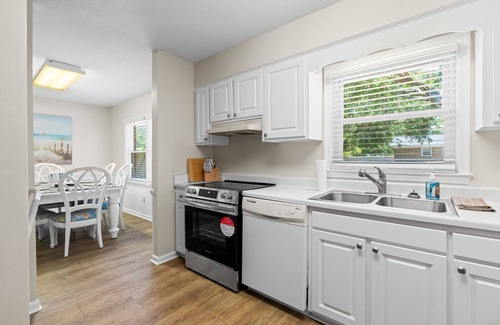 Wilmington Villa | Beach & Downtown Family Fun Wilmington Stay Villa