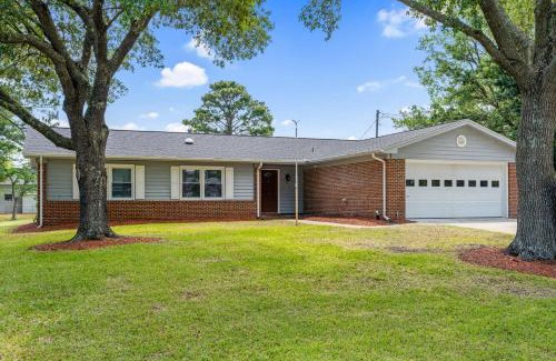Wilmington Villa | Beach & Downtown Family Fun Wilmington Stay Villa