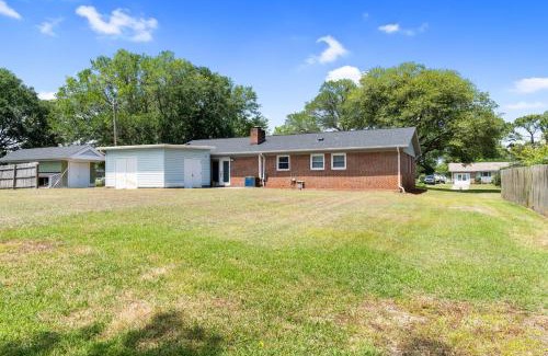 Wilmington Villa | Beach & Downtown Family Fun Wilmington Stay Villa