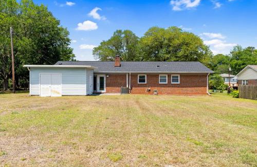 Wilmington Villa | Beach & Downtown Family Fun Wilmington Stay Villa