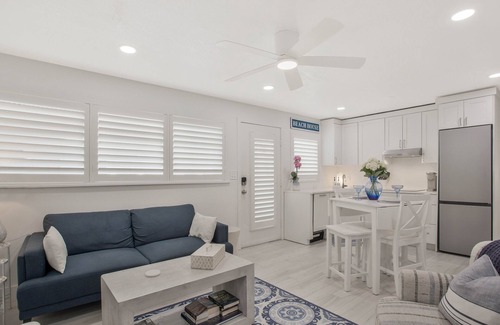 Old Naples Condo | BEACH DREAMING Luxury condo, newly renovated on 5th Ave; Steps to beach & dining