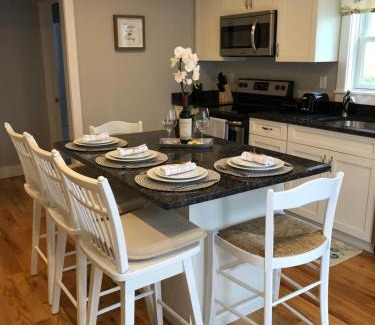 Edgartown Apartment | Beach Edgartown Center Restaurants Bar Bike Path