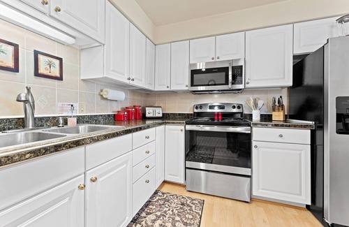 Northeast Virginia Beach House | Beach Escape - 2 minute walk to the Beach!
