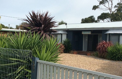 St Leonards House | Beach Escape - St. Leonard’s Holiday House. Family getaway only 800m from beach.