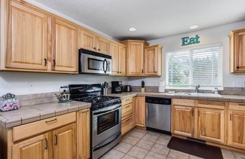 Lincoln City House | Beach escape with patio, private hot tub, & game room - steps to beach