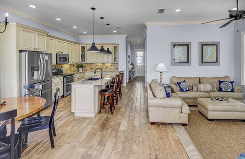 Hollywood Beach House | Beach Estate 1 BLK 2 Beach w/Private Pool, Guest House, Bch Chair Svc INCL
