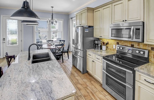 Hollywood Beach House | Beach Estate 1 BLK 2 Beach w/Private Pool, Guest House, Bch Chair Svc INCL