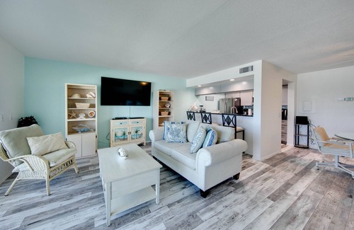 Bradenton Beach Condo | BEACH FRONT 2 BEDROOM 2 BATH CONDO