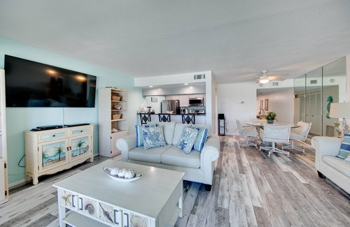 Bradenton Beach Condo | BEACH FRONT 2 BEDROOM 2 BATH CONDO
