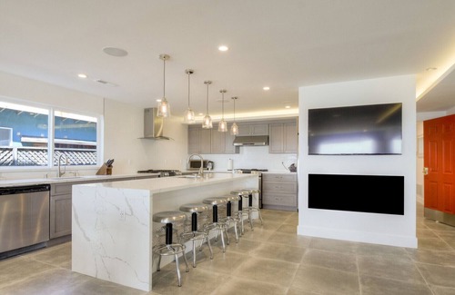 Sharp Park Apartment | Beach Front 5b/3b 2800SQ Luxury 7 Miles to San Francisco