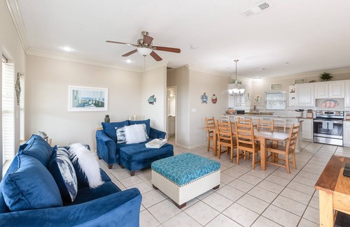 Port Aransas House | Beach Front Baby – Ocean Front! Golf Cart & Pet Friendly!
