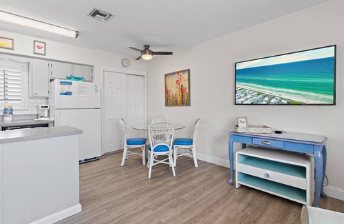 Crystal Beach House | 🐟BEACH FRONT- Beach Chairs Capri by the Gulf 104