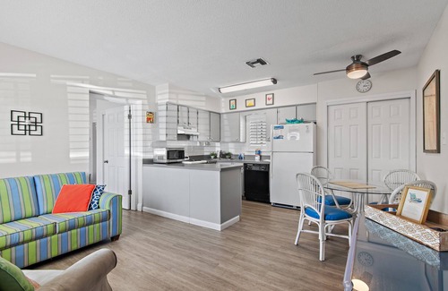 Crystal Beach House | 🐟BEACH FRONT- Beach Chairs Capri by the Gulf 104