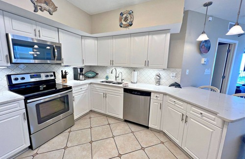 Orange Beach Condo | Beach Front Beauty - 2nd Floor Corner - Beautiful - Check Out Our Reviews !