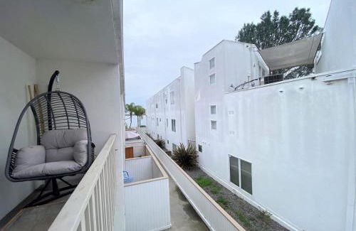 Crown Point House | Beach Front Bungalow At Pacific Beach