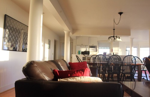Grayland House | Beach Front, Cape Cod Coastal Story Book Home, 10 minutes from Westport