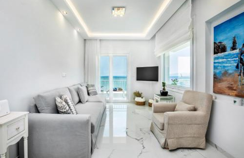 Haniotis Apartment | Beach Front Casa Elena