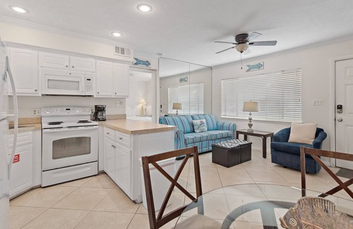 Crystal Beach House | 🌴BEACH FRONT- Chair Service-Capri by the Gulf 117