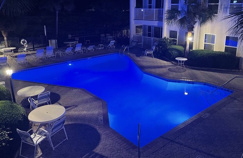 Holiday Isle Condo | ~BEACH FRONT Condo with Pool Views~ FREE PARASAILING