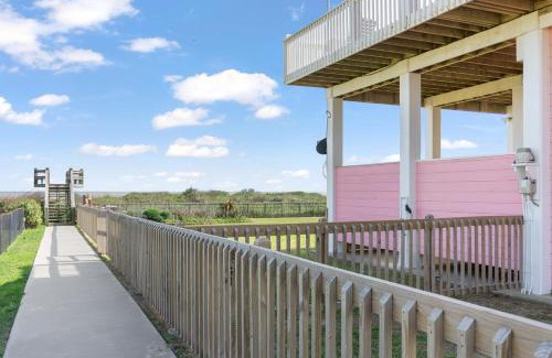 Crystal Beach House | Beach Front Cottage with Beautiful Ocean Views!