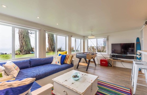 Roberts Creek House | Beach Front Cottage Floor , chic and perfect for a family of four
