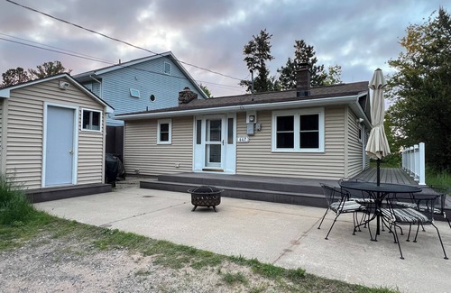 Upper Peninsula Michigan Cottage | Beach Front Cottage - Lake Superior