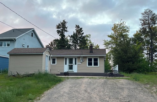 Upper Peninsula Michigan Cottage | Beach Front Cottage - Lake Superior