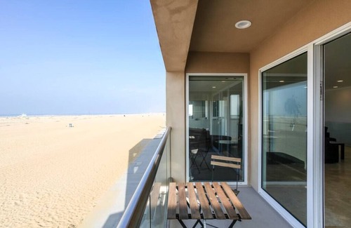 Marina Peninsula Villa | Beach Front Dream 2 Story Condo!
