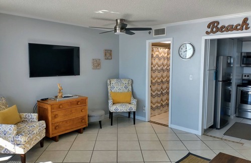 Panama City Beach Condo | Beach Front- Free Beach Chairs- Super Clean! Sandy Retreat at Sunbird, PCB